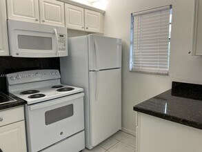 220 SW 9th Ave in Hallandale Beach, FL - Building Photo - Building Photo