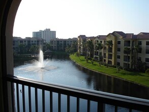 200 Uno Lago Dr, Unit 201 in Juno Beach, FL - Foto de edificio - Building Photo