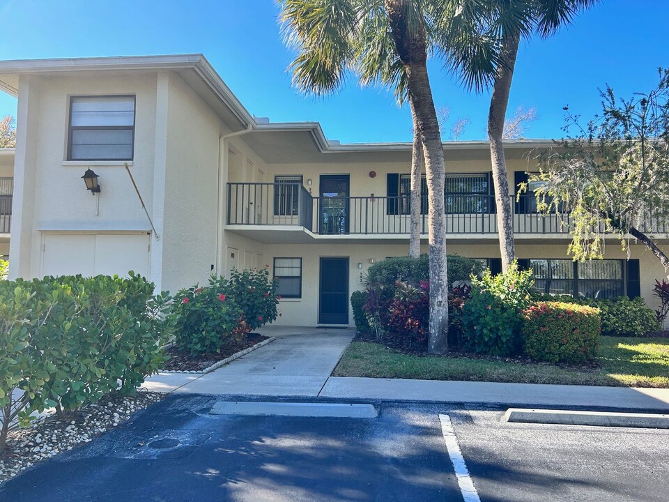 7130 Fairway Bend Ln in Sarasota, FL - Building Photo