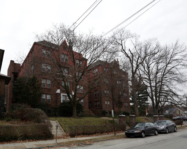 Park Spring Manor in Elkins Park, PA - Foto de edificio - Building Photo