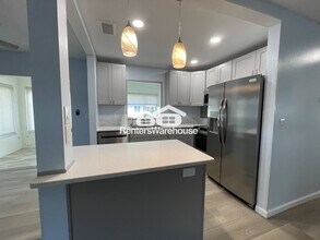 110 Gloucester Blvd in Sun City Center, FL - Foto de edificio - Building Photo