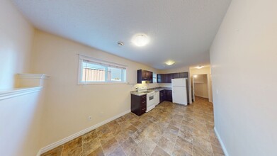 13022-1391A 91a St in Grande Prairie, AB - Building Photo - Building Photo