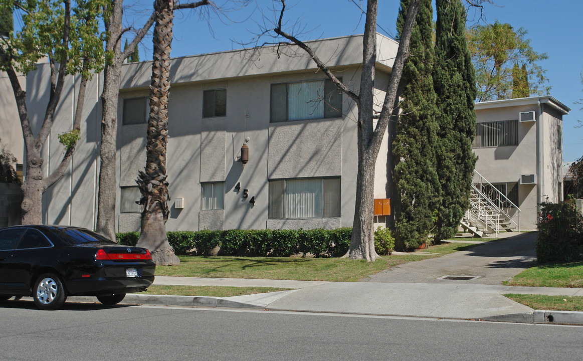 454 Oak Knoll Drive Dr in Pasadena, CA - Foto de edificio