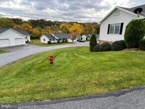 73 Garden Dr in Berkeley Springs, WV - Building Photo - Building Photo