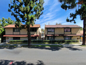 409 & 415 E. Pine St in Santa Ana, CA - Building Photo - Building Photo