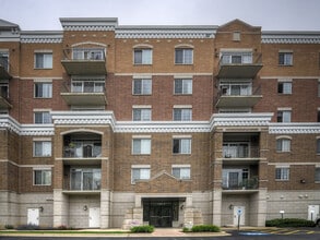 238 E Irving Park Rd, Unit 506 in Wood Dale, IL - Building Photo - Building Photo