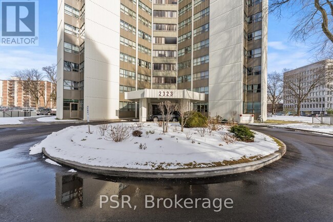 2323-2323 Confederation Pkwy in Mississauga, ON - Building Photo - Building Photo