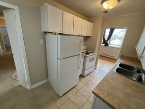 1061 Queen's Blvd in Kitchener, ON - Building Photo - Building Photo