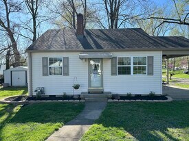 10201 Woodlawn Ave in Miamisburg, OH - Building Photo
