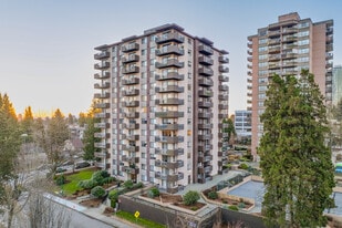 Horizon Towers in Burnaby, BC - Building Photo