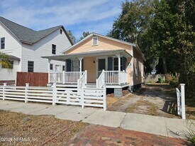 816 Oak St in Palatka, FL - Building Photo