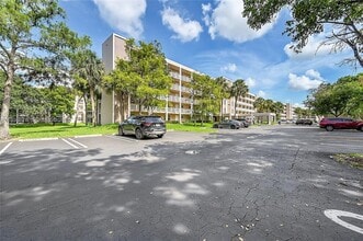 1100 NW 87th Ave in Coral Springs, FL - Foto de edificio - Building Photo