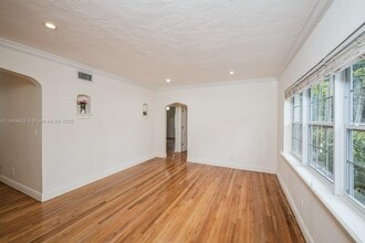 237 Madeira Ave in Coral Gables, FL - Building Photo - Building Photo