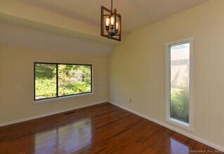 186 Heritage Vlg in Southbury, CT - Building Photo - Building Photo