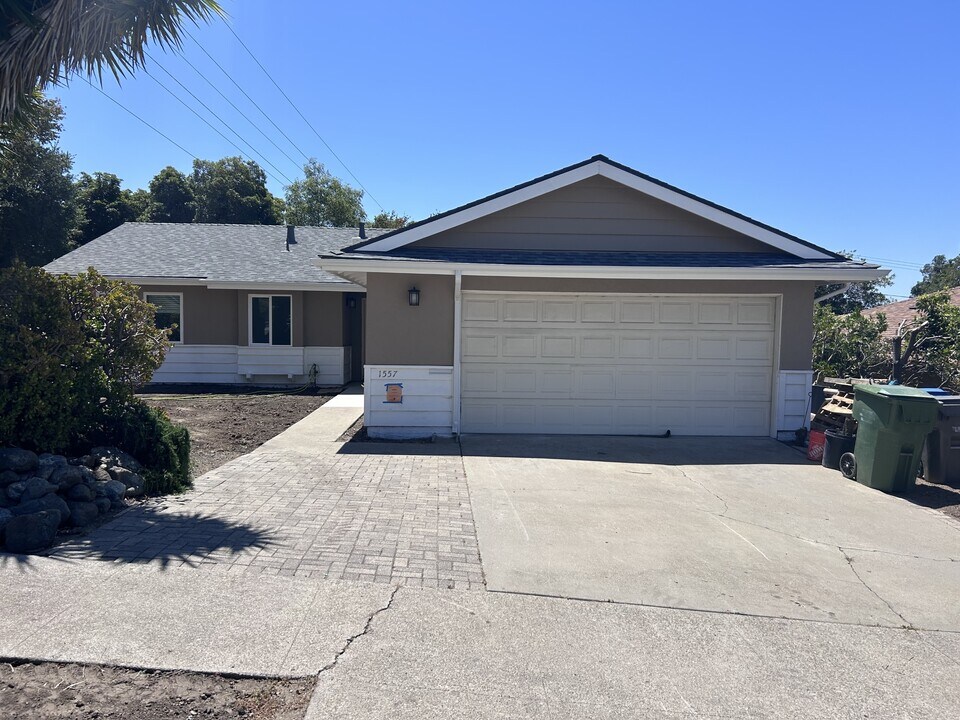 1557 Southwood Dr in San Luis Obispo, CA - Building Photo
