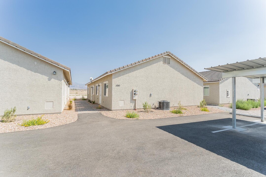 1661 S Dandelion St in Pahrump, NV - Building Photo