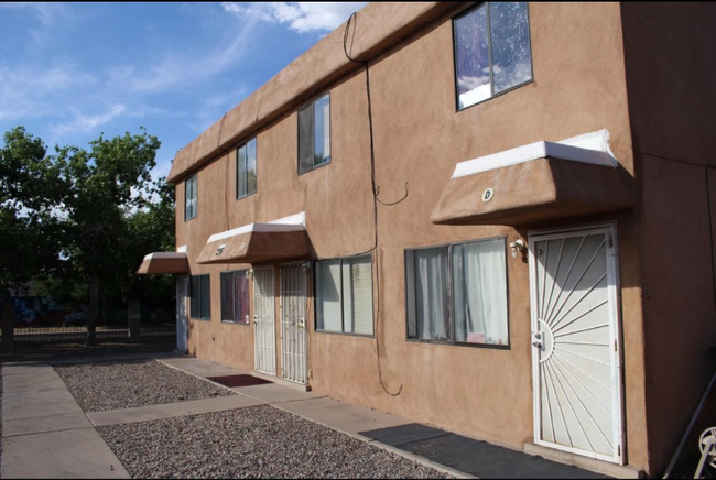 236 63rd St NW in Albuquerque, NM - Building Photo - Building Photo