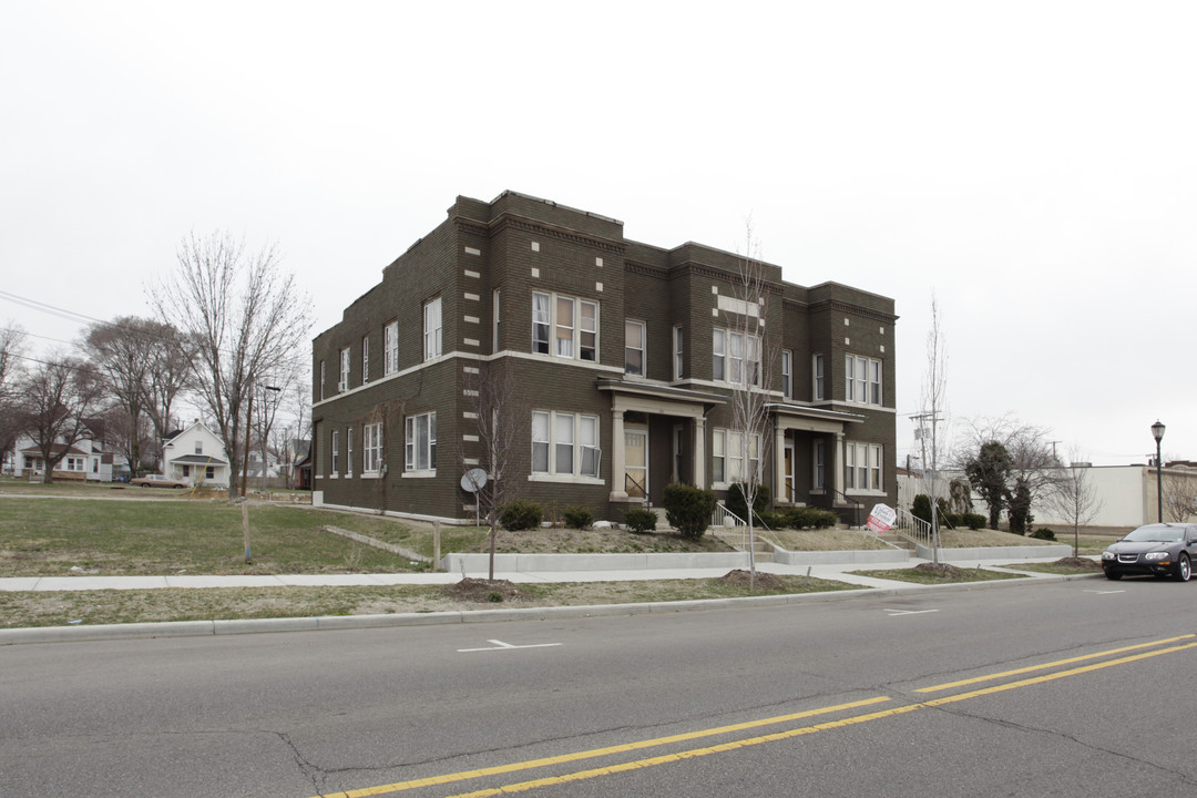 126-130 W Mishawaka Ave in Mishawaka, IN - Foto de edificio