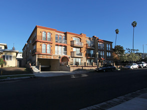 4705 Ambrose Ave in Los Angeles, CA - Building Photo - Building Photo