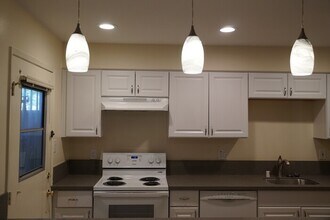 805 18th St-Unit -Apt B in Sacramento, CA - Building Photo - Building Photo