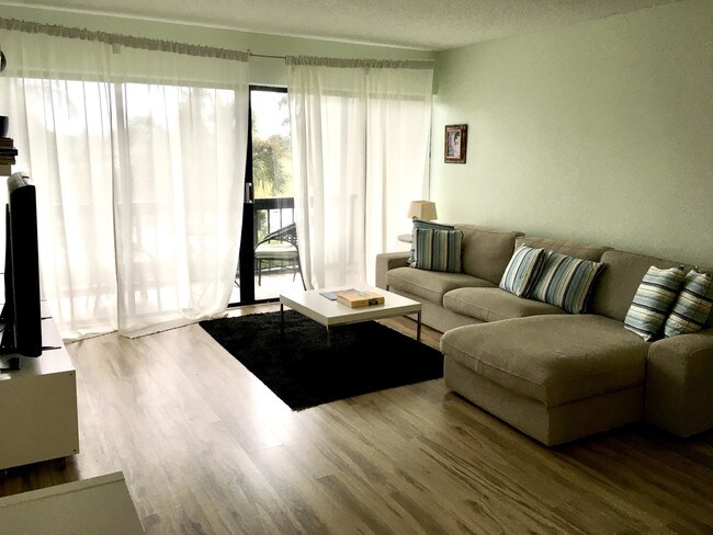 3000 Presidential Way-Unit -303 in West Palm Beach, FL - Building Photo - Building Photo