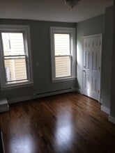 976 State St, Unit 2nd floor in New Haven, CT - Building Photo - Building Photo