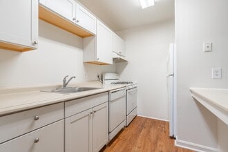 Hearthwood in Charlottesville, VA - Foto de edificio - Building Photo