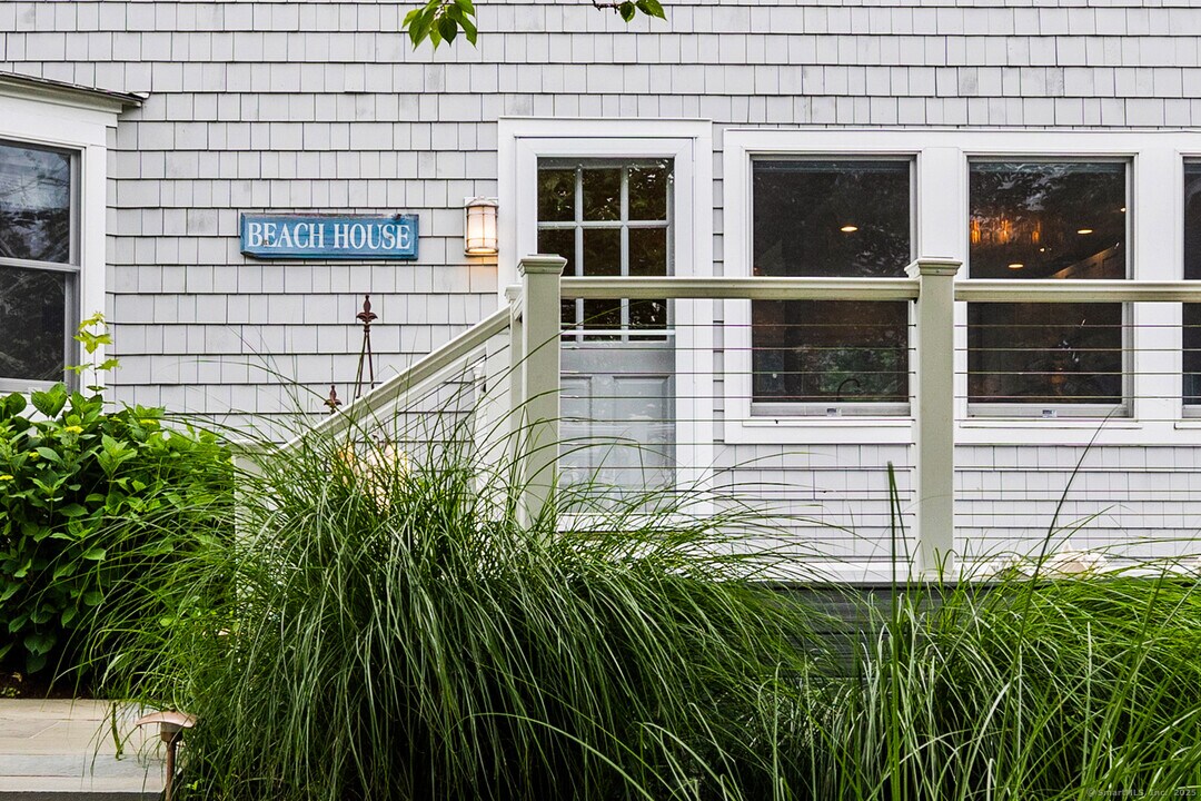 19 Sherwood Dr in Westport, CT - Building Photo
