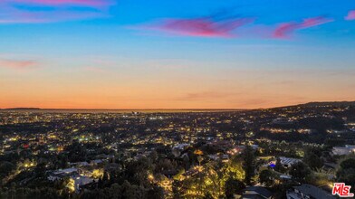 1447 San Ysidro Dr in Beverly Hills, CA - Foto de edificio - Building Photo