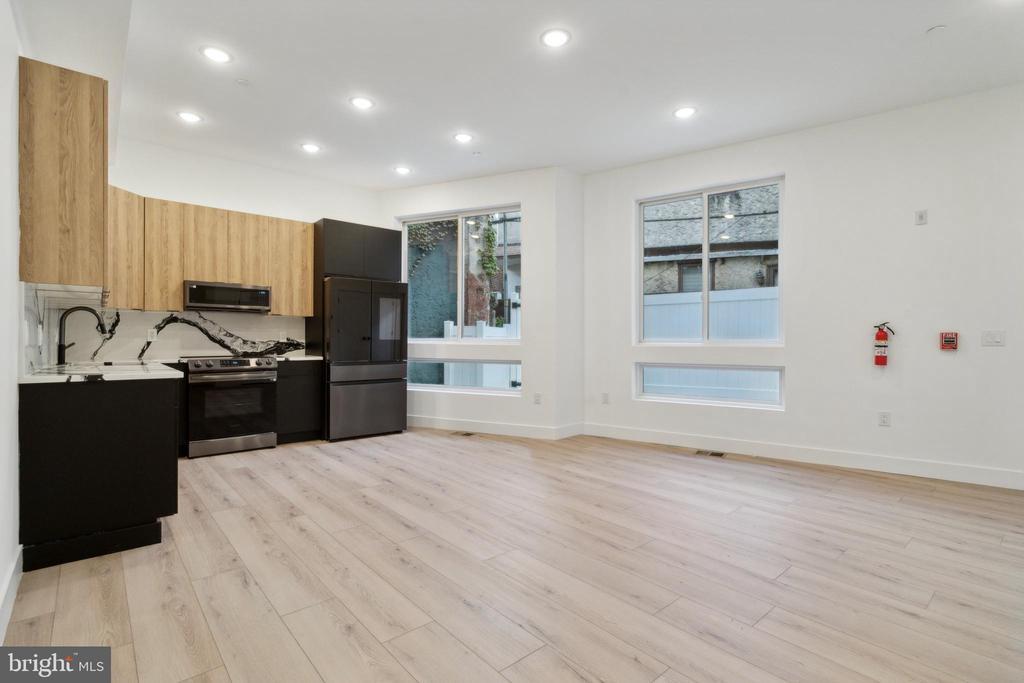 1621 Point Breeze Ave-Unit -2 in Philadelphia, PA - Building Photo