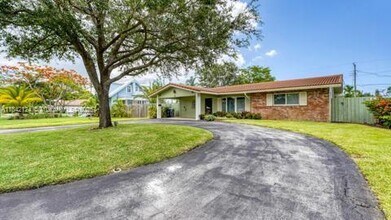 112 NE 10th Ave in Pompano Beach, FL - Building Photo - Building Photo