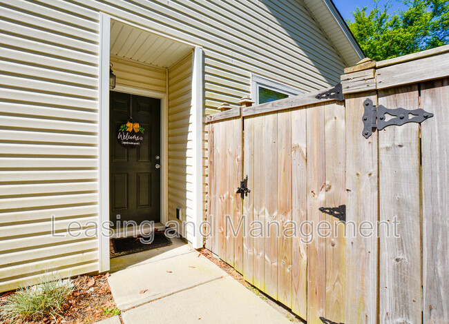 8892 Arbor Glen Dr in North Charleston, SC - Building Photo - Building Photo