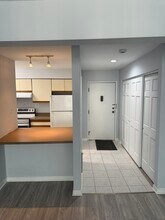 1960 Cherry Ln in Northbrook, IL - Building Photo - Building Photo