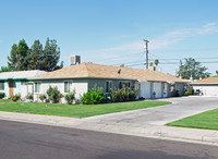 2045 Mayfair Dr W in Fresno, CA - Foto de edificio - Building Photo