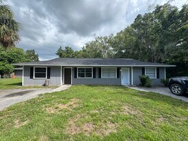 21512 Campbell Dr in Brooksville, FL - Building Photo
