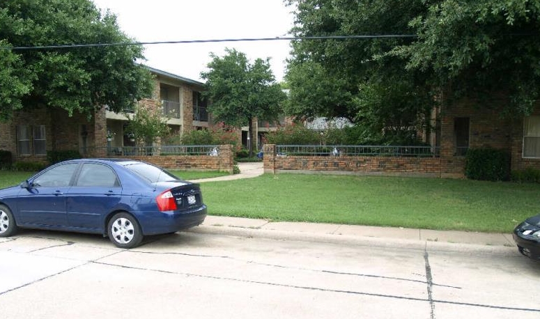 Rosewood Apartments in Grand Prairie, TX - Building Photo