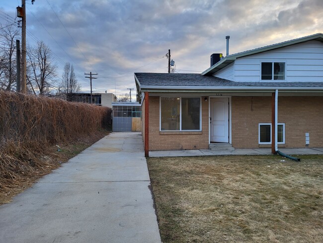 3224 S Verdant Cir in Salt Lake City, UT - Foto de edificio - Building Photo