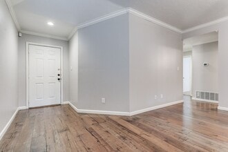 16010 Rough Oak St in San Antonio, TX - Building Photo - Building Photo