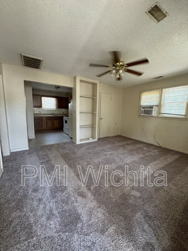 2043 N Minnesota St in Wichita, KS - Foto de edificio - Building Photo