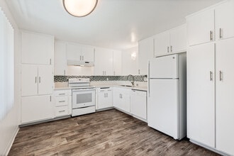 Armada Apartments in Ventura, CA - Building Photo - Building Photo