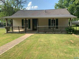 1301 Halsey Ave NE in Huntsville, AL - Building Photo