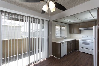 Garrett Gardens in Chula Vista, CA - Building Photo - Interior Photo