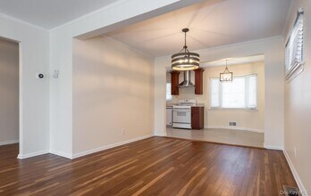 53 East Dr in Garden City, NY - Building Photo - Building Photo