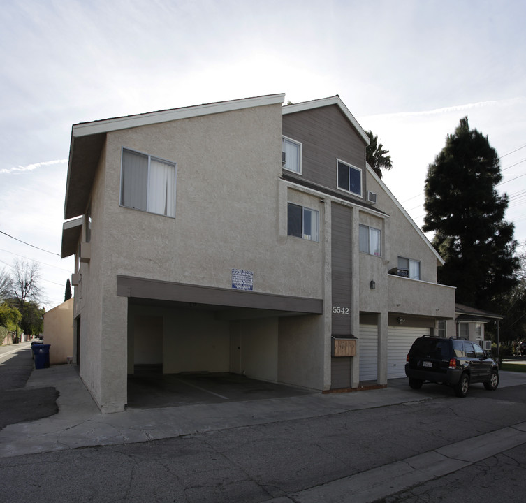 5542 Hazeltine Ave in Sherman Oaks, CA - Building Photo