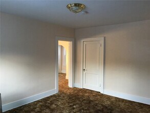 1511 5th Ave, Unit Rear in Beaver Falls, PA - Building Photo - Building Photo