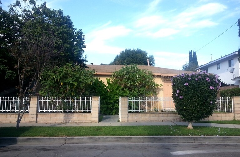 283 N Florence St in Burbank, CA - Foto de edificio