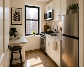 104 E 36th St in New York, NY - Building Photo - Building Photo