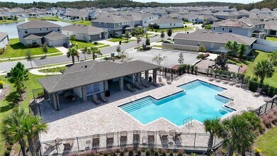 4295 Southern Vis Lp in St. Cloud, FL - Foto de edificio - Building Photo