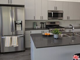 6044 La Prada in Los Angeles, CA - Building Photo