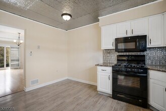 180 Wildflower Ln in Hillsborough Township, NJ - Building Photo - Building Photo